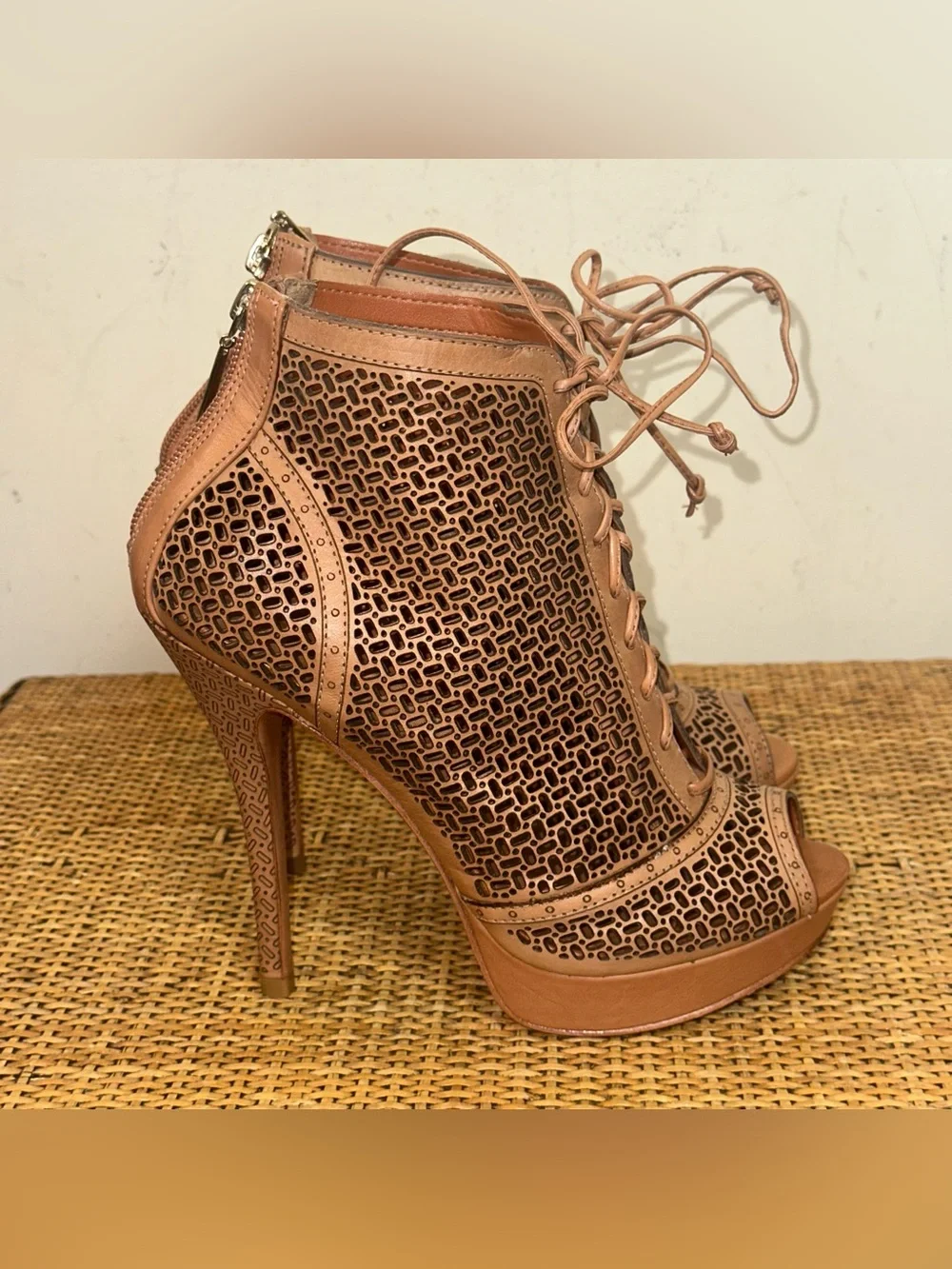 SCHUTZ peep toe